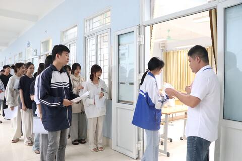 Lai Châu: 4.360 thí sinh bước vào môn thi tốt nghiệp THPT đầu tiên năm 2025