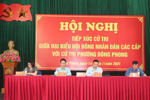 Tiếp xúc cử tri giữa đại biểu HĐND các cấp với cử tri phường Đông Phong