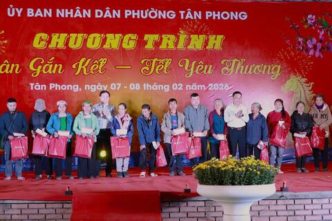 Xuân gắn kết - Tết yêu thương rộn ràng tại phường Tân Phong