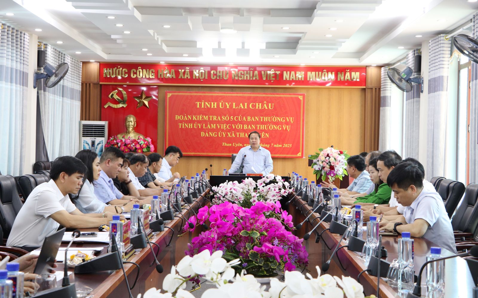 Đoàn kiểm tra số 5 của Ban Thường vụ Tỉnh ủy làm việc với Ban Thường vụ Đảng ủy xã Than Uyên