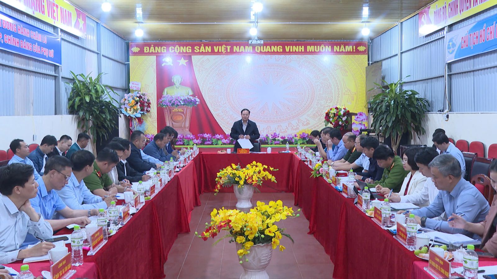 Đoàn công tác của Ban Thường vụ Tỉnh ủy Lai Châu làm việc với Ban Thường vụ Đảng ủy xã Dào San