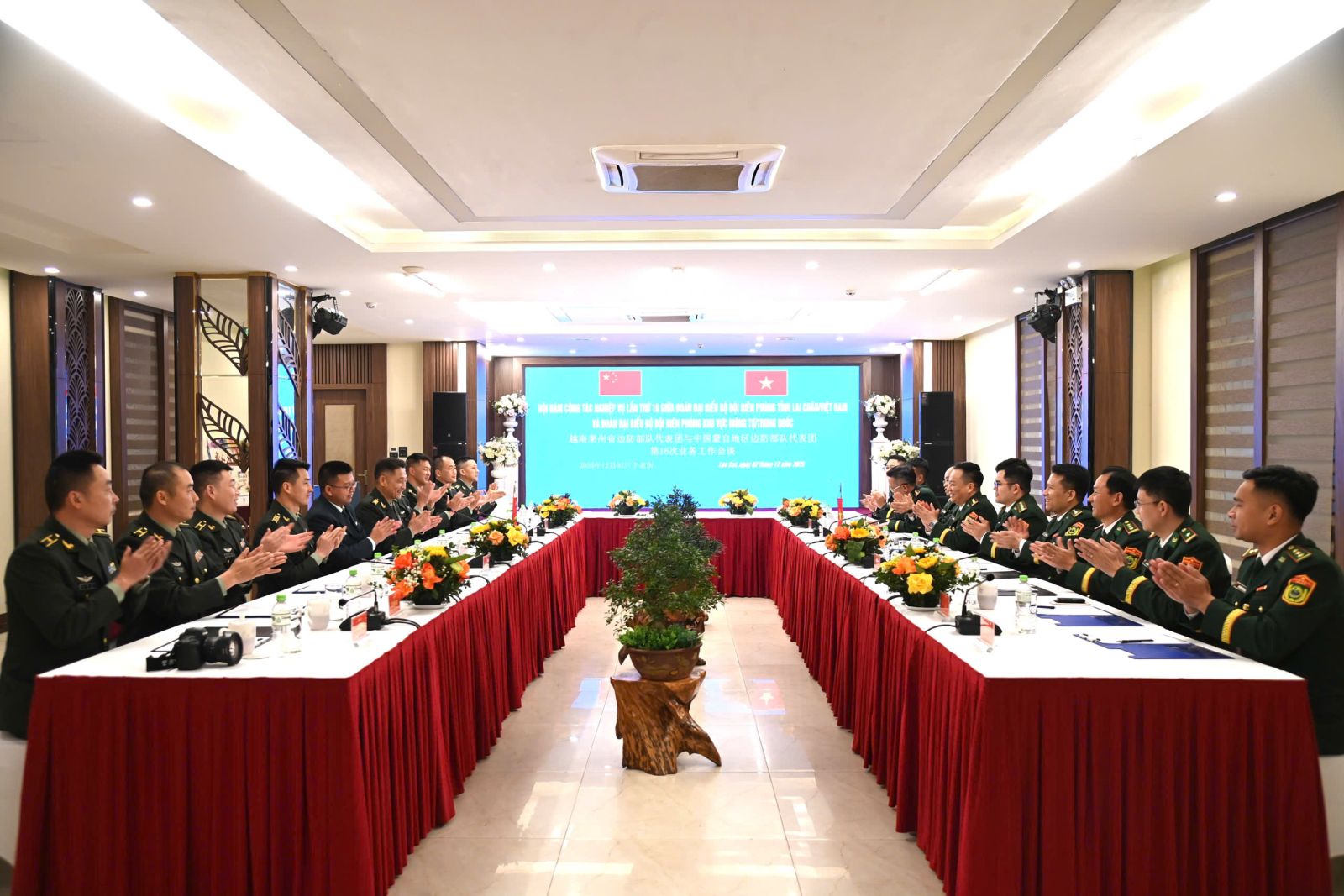 Hội đàm lần thứ 16 giữa Đoàn đại biểu Bộ đội Biên phòng tỉnh Lai Châu (Việt Nam) và Đoàn đại biểu Bộ đội Biên phòng khu vực Mông Tự (Trung Quốc)