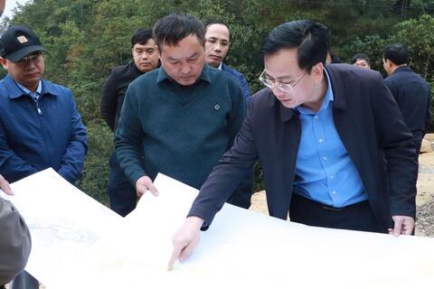 Phó Chủ tịch UBND tỉnh Giàng A Tính kiểm tra tiến độ Dự án Hầm đường bộ qua đèo Hoàng Liên kết nối thị xã Sa Pa, tỉnh Lào Cai với huyện Tam Đường, tỉnh Lai Châu
