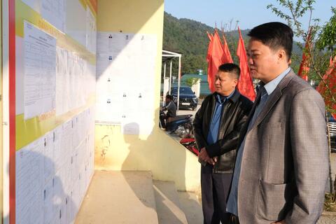 Đoàn Kiểm tra số 1 Ủy ban bầu cử tỉnh kiểm tra công tác bầu cử tại các xã: Tủa Sín Chải, Sìn Hồ và Hồng Thu