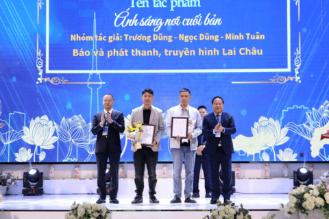 Lễ trao Giải báo chí viết về ngành Điện Lai Châu năm 2025