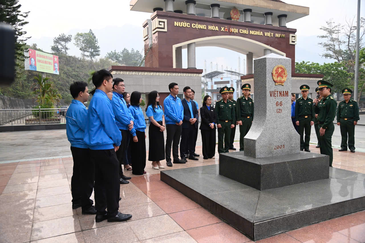 Chương trình “Tình nguyện mùa Đông, Xuân tình nguyện” và Tháng Ba biên giới năm 2025