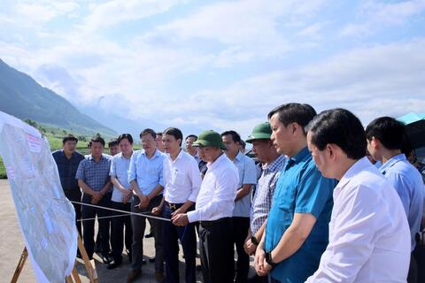 Đoàn Công tác của Ban Thường vụ Tỉnh uỷ làm việc tại 2 xã Mường Khoa, Tân Uyên