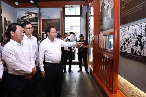 Bí thư Tỉnh ủy Lê Minh Ngân thăm Khu di tích lịch sử Chủ tịch Hồ Chí Minh và Nhà máy sản xuất của Tập đoàn Bối Thái Ni, tỉnh Vân Nam (Trung Quốc)