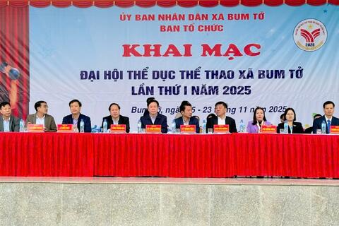 Phó Chủ tịch Thường trực UBND tỉnh Tống Thanh Hải dự khai mạc Đại hội Thể dục thể thao xã Bum Tở lần thứ I, năm 2025