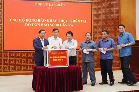 <a href="/cong-dan-doanh-nghiep" title="Công dân - Doanh nghiệp" rel="dofollow">Công dân - Doanh nghiệp</a>