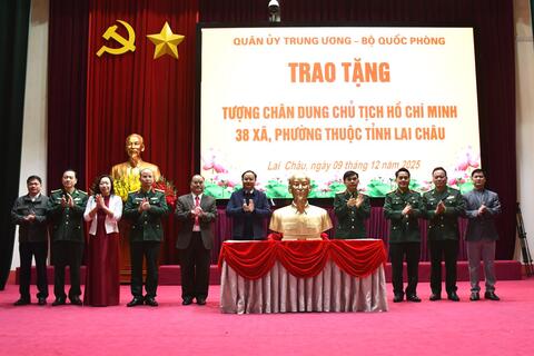 Quân ủy Trung ương, Bộ Quốc phòng trao tặng tượng chân dung Chủ tịch Hồ Chí Minh cho các xã, phường thuộc tỉnh Lai Châu