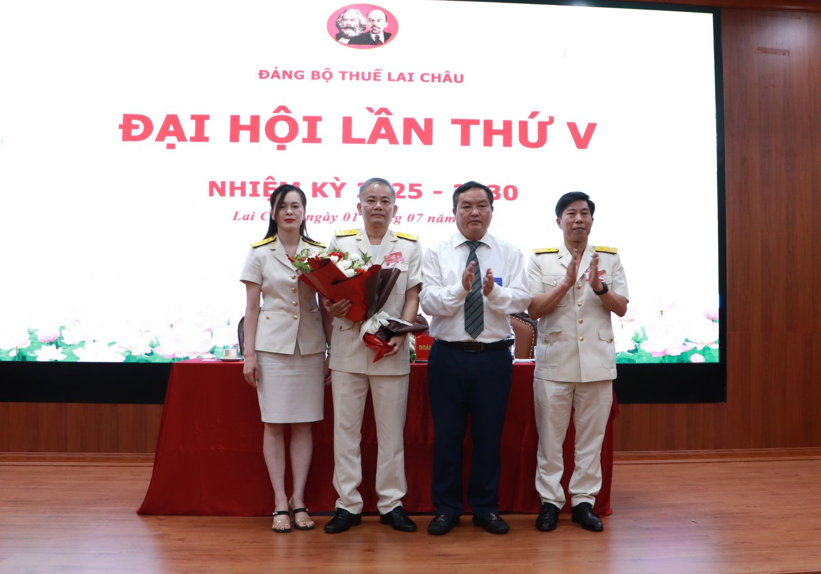 Đồng chí Giàng A Tính - Ủy viên Ban Thường vụ Tỉnh ủy, Phó Chủ tịch UBND tỉnh dự Đại hội Đảng bộ Thuế Lai Châu lần thứ V, nhiệm kỳ 2025 - 2030