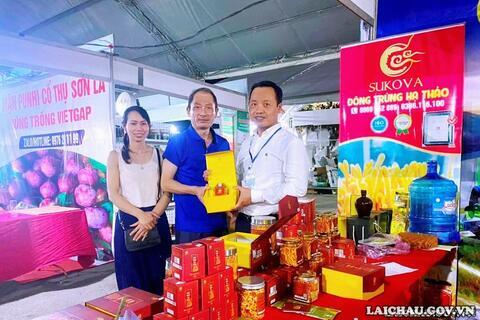 Chủ tịch UBND tỉnh Lai Châu tham gia sự kiện Festival trái cây và sản phẩm OCOP Việt Nam năm 2022 và thăm các gian hàng trưng bày sản phẩm OCOP của tỉnh