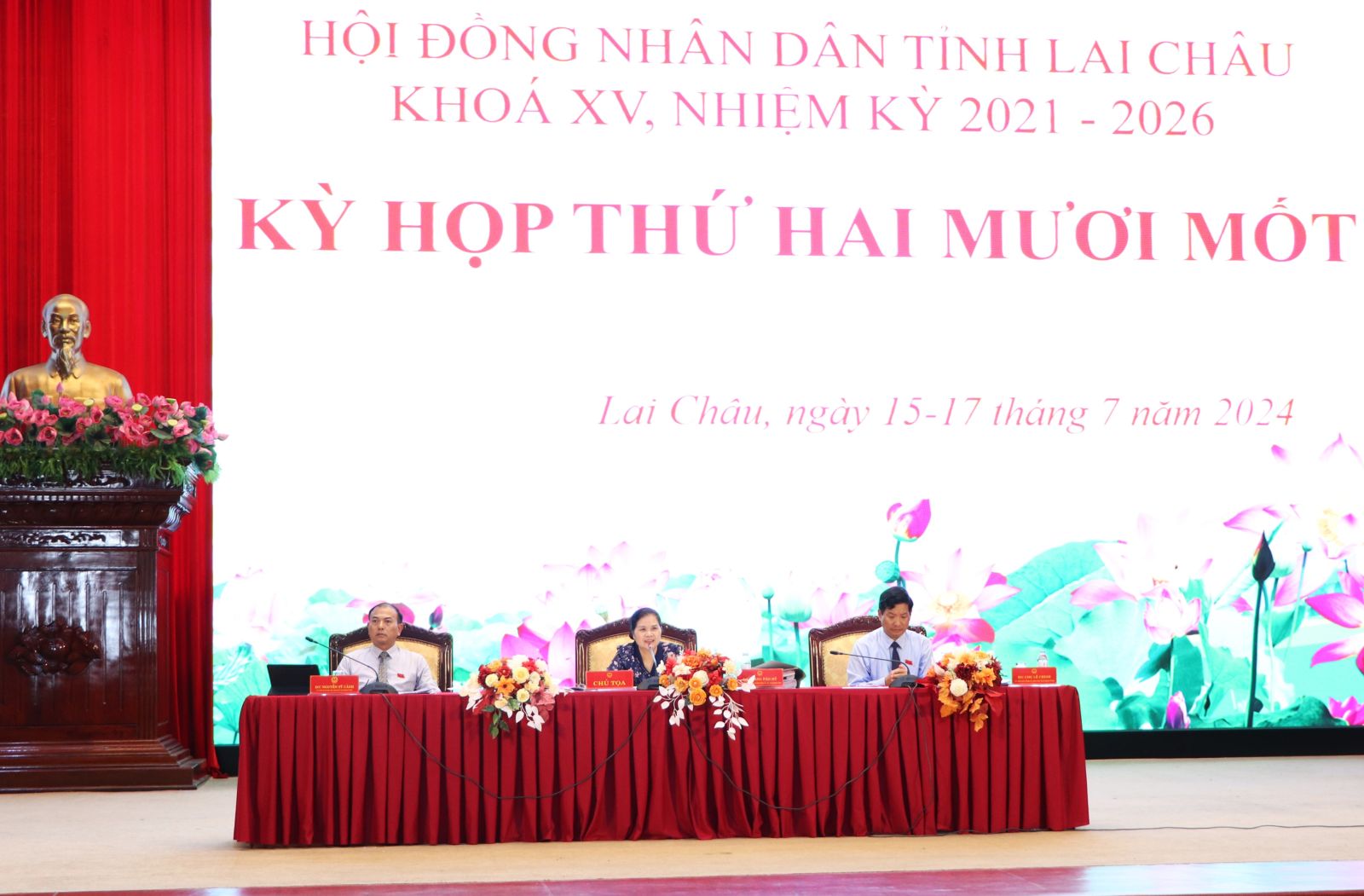 Phiên chất vấn và thảo luận tại Hội trường