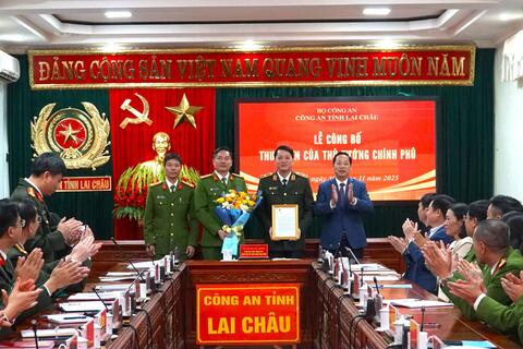 Chủ tịch UBND tỉnh Hà Quang Trung dự Lễ công bố Thư khen của Thủ tướng Chính phủ cho Công an tỉnh Lai Châu