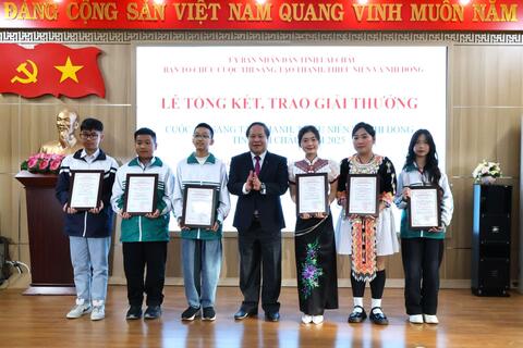 3 Giải Đặc biệt được trao cho các tác giả, nhóm tác giả