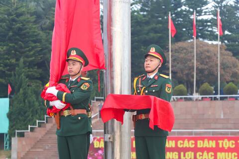 Thiêng liêng Lễ Chào cờ chào năm mới 2026