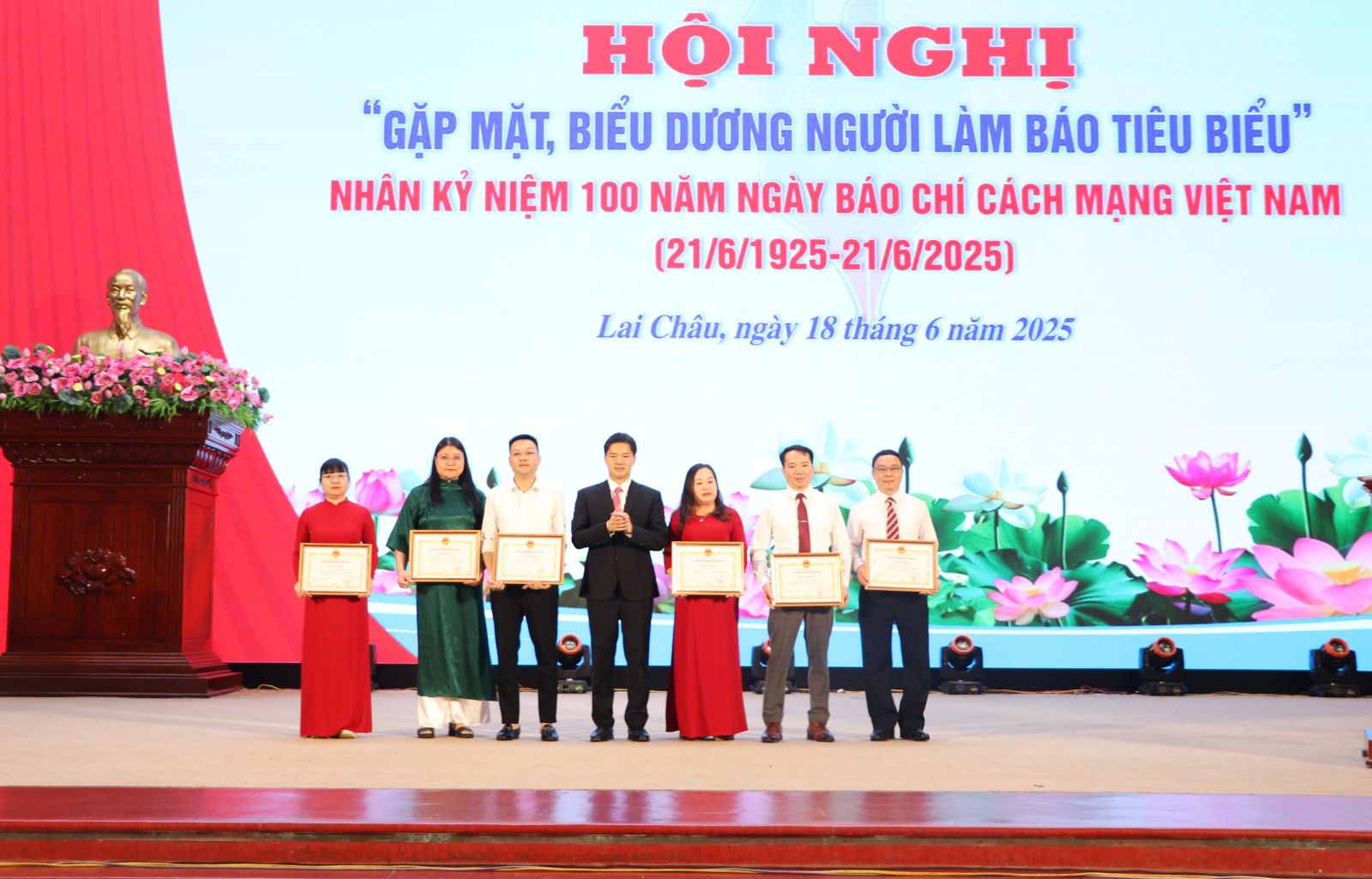 Lai Châu: Gặp mặt, biểu dương người làm báo tiêu biểu