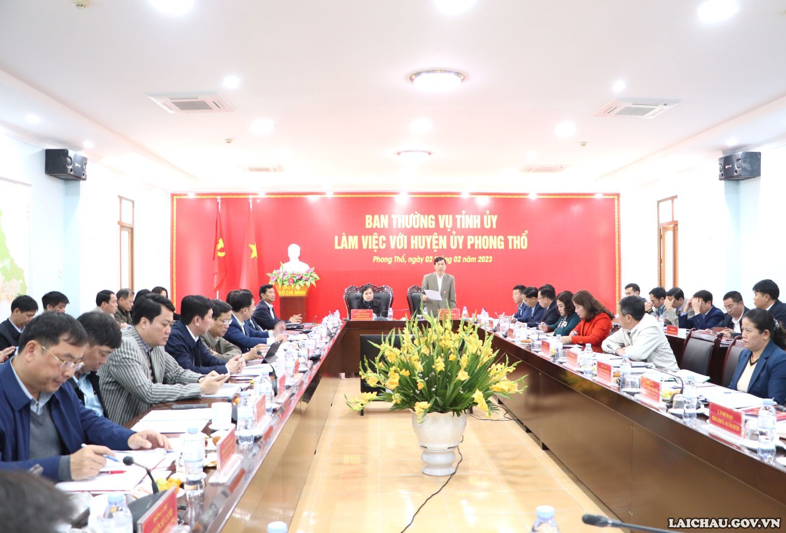 Bí thư Tỉnh ủy Giàng Páo Mỷ và Đoàn công tác làm việc với huyện Phong Thổ