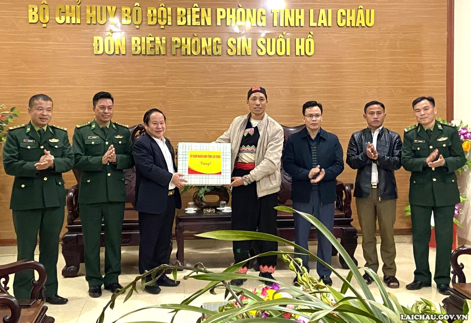 Phó Chủ tịch Thường trực UBND tỉnh Tống Thanh Hải thăm, tặng quà tại Sin Suối Hồ