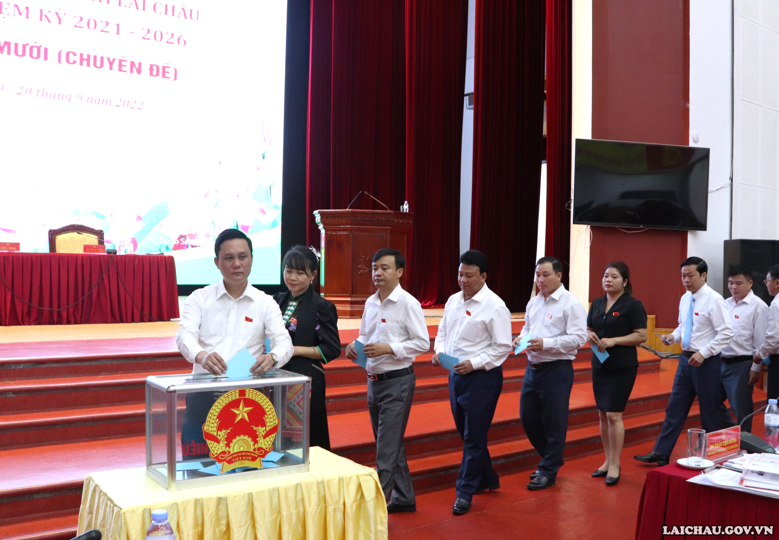 Miễn nhiệm và bầu bổ sung Ủy viên UBND tỉnh Lai Châu nhiệm kỳ 2021 - 2026