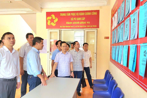 Đoàn kiểm tra số 8 nắm tình hình công tác tổ chức, hoạt động; thăm, tặng quà các gia đình thương binh, liệt sĩ trên địa bàn xã Pu Sam Cáp