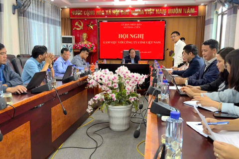 Phó Chủ tịch Thường trực UBND tỉnh Tống Thanh Hải làm việc với Ban lãnh đạo Công ty Cốm Việt Nam