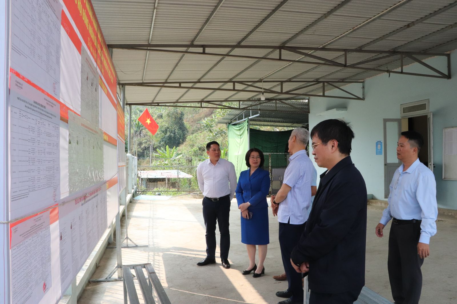 Đoàn kiểm tra số 1 Ủy ban bầu cử tỉnh kiểm tra công tác bầu cử tại xã Nậm Hàng