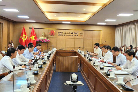 Lai Châu đề xuất Bộ Giáo dục và Đào tạo tháo gỡ “điểm nghẽn” để tạo đột phá trong phát triển giáo dục vùng cao, biên giới