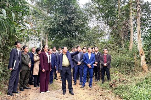 Bí thư Tỉnh ủy Lê Minh Ngân Kiểm tra công tác chuẩn bị đầu tư dự án Trường Phổ thông nội trú liên cấp Tiểu học và THCS và dự Chương trình “Xuân Biên phòng ấm lòng dân bản” tại xã Khổng Lào