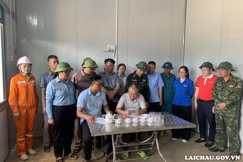 Lai Châu: Bàn giao 7 ngôi nhà cho người dân xã Mường Than mất nhà do mưa lũ