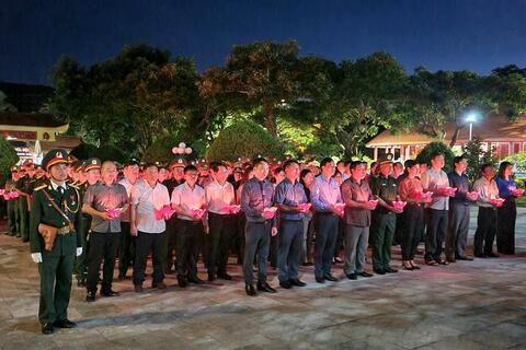 Lai Châu: Tổ chức Lễ thắp nến tri ân các Anh hùng Liệt sĩ tại Nghĩa trang Liệt sĩ tỉnh