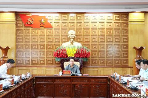Thường trực Tỉnh ủy nghe báo cáo tình hình triển khai thực hiện công tác đo đạc lập bản đồ địa chính, lập hồ sơ địa chính và xây dựng cơ sở dữ liệu đất đai trên địa bàn tỉnh