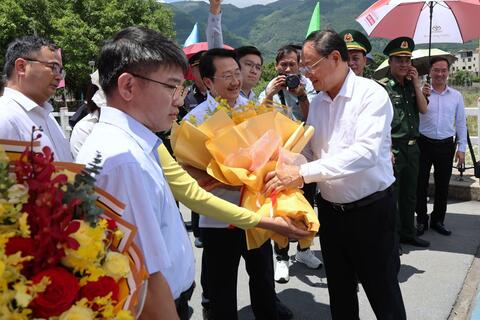 Bí thư Tỉnh ủy Lê Minh Ngân và Đoàn công tác tỉnh Lai Châu kết thúc tốt đẹp chuyến thăm và làm việc tại tỉnh Vân Nam (Trung Quốc)