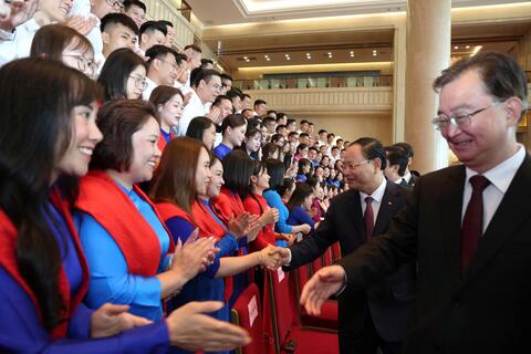 Các đồng chí lãnh đạo 5 tỉnh gặp mặt thanh niên tham dự “Hành trình đỏ nghiên cứu, học tập - Ánh sáng lý tưởng” tại Vân Nam (Trung Quốc)