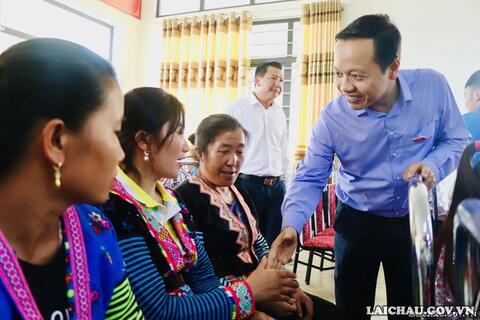 Chủ tịch UBND tỉnh tiếp xúc cử tri xã Tà Tổng, huyện Mường Tè