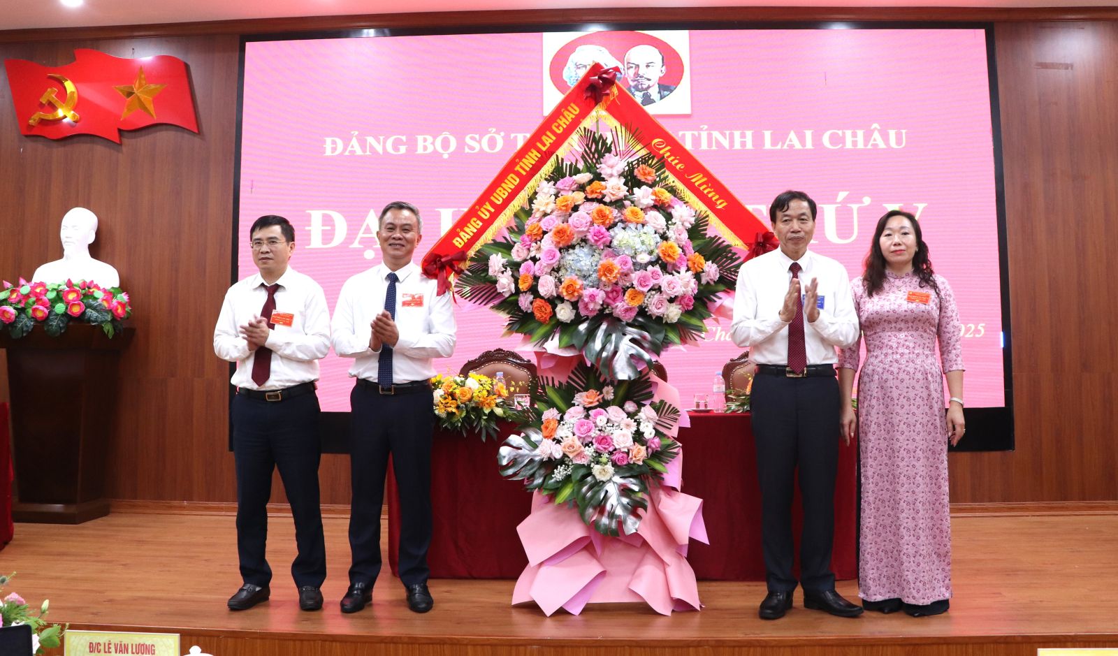 Phó Bí thư Tỉnh ủy, Chủ tịch UBND tỉnh Lê Văn Lương dự Đại hội Đảng bộ Sở Tài chính lần thứ V, nhiệm kỳ 2025-2030