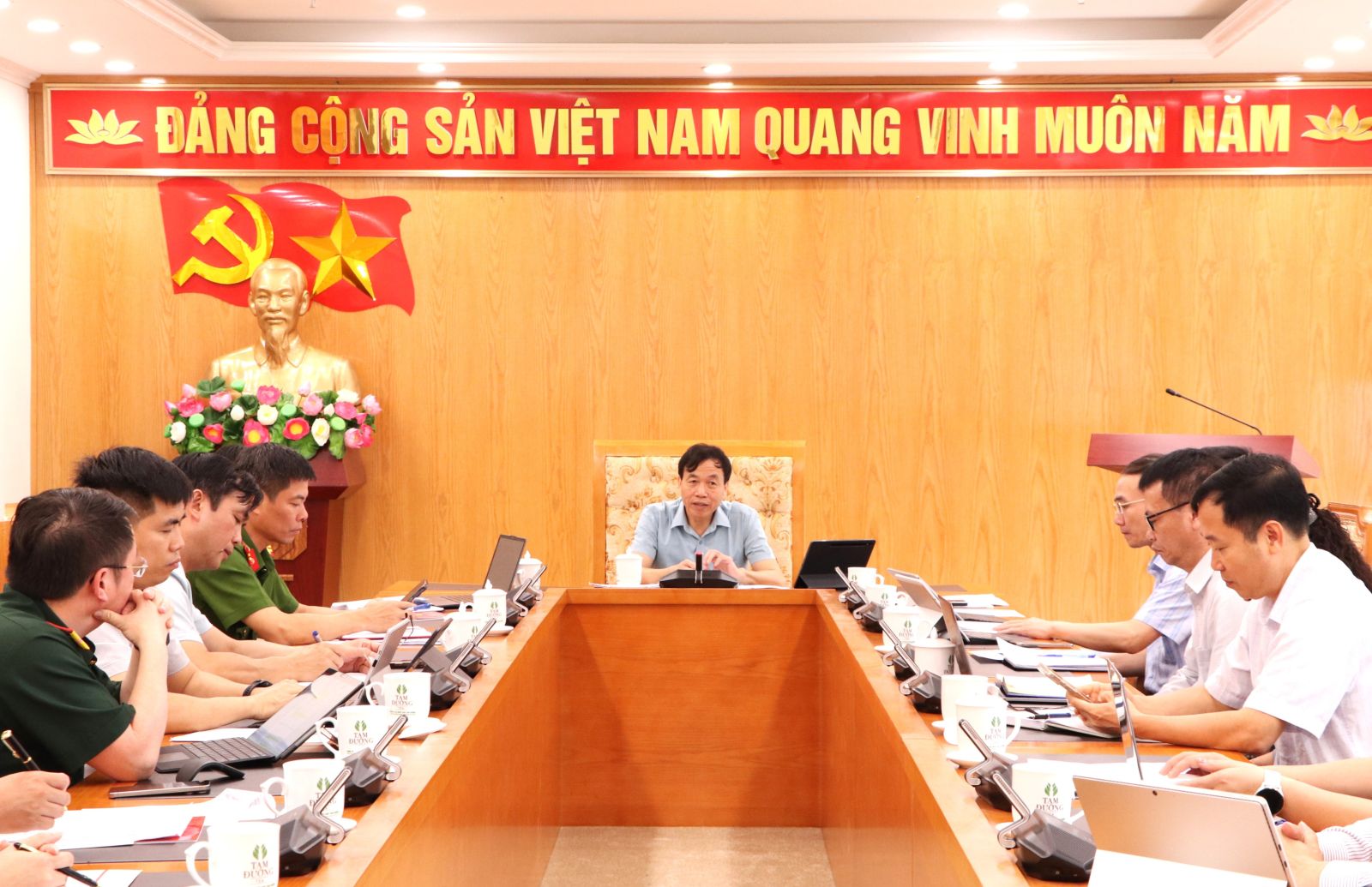 Chủ tịch UBND tỉnh Lê Văn Lương làm việc với Sở Khoa học và Công nghệ và các nhà cung cấp mạng