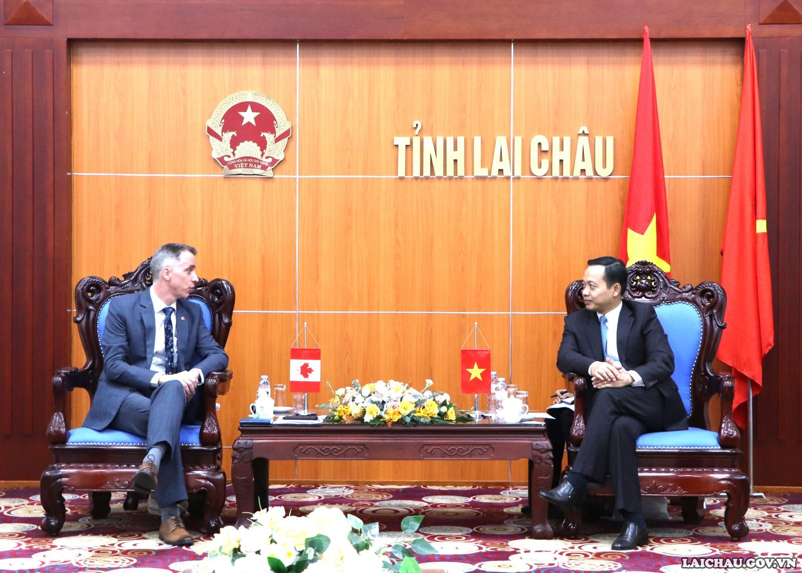 Chủ tịch UBND tỉnh Trần Tiến Dũng tiếp xã giao Đoàn công tác của Đại sứ quán Canada tại Việt Nam và Tổ chức CARE Quốc tế