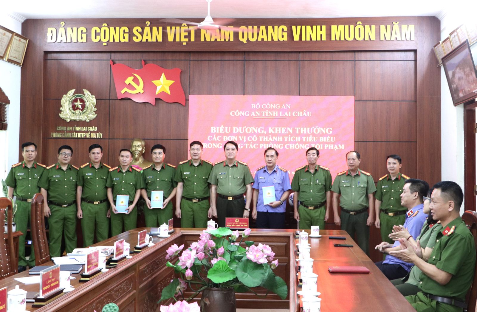 Lai Châu: Biểu dương, khen thưởng các đơn vị có thành tích tiêu biểu trong công tác phòng chống tội phạm