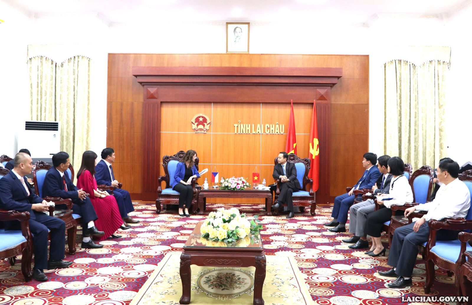 Chủ tịch UBND tỉnh Lai Châu tiếp xã giao Đoàn công tác Đại sứ quán Cộng hòa Séc tại Việt Nam
