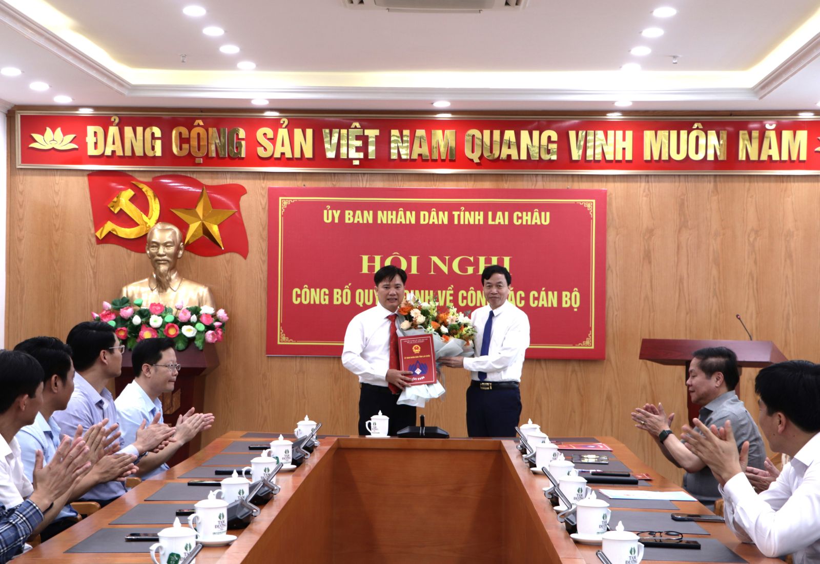 Đồng chí Nguyễn Đình Tứ giữ chức vụ Phó Chánh Văn phòng UBND tỉnh Lai Châu