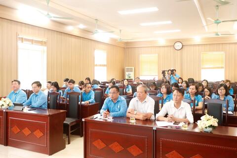 Hội nghị công bố quyết định kết thúc hoạt động công đoàn cấp trên trực tiếp cơ sở và công tác cán bộ