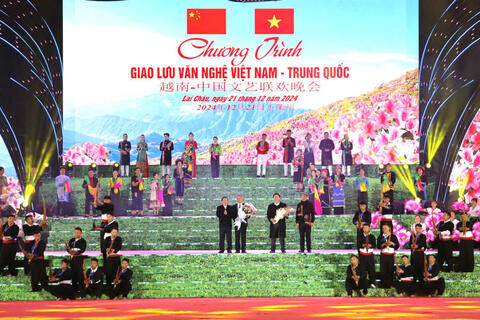 Giao lưu văn nghệ Việt Nam - Trung Quốc: “Sông núi nối liền - Thắm tình hữu nghị”