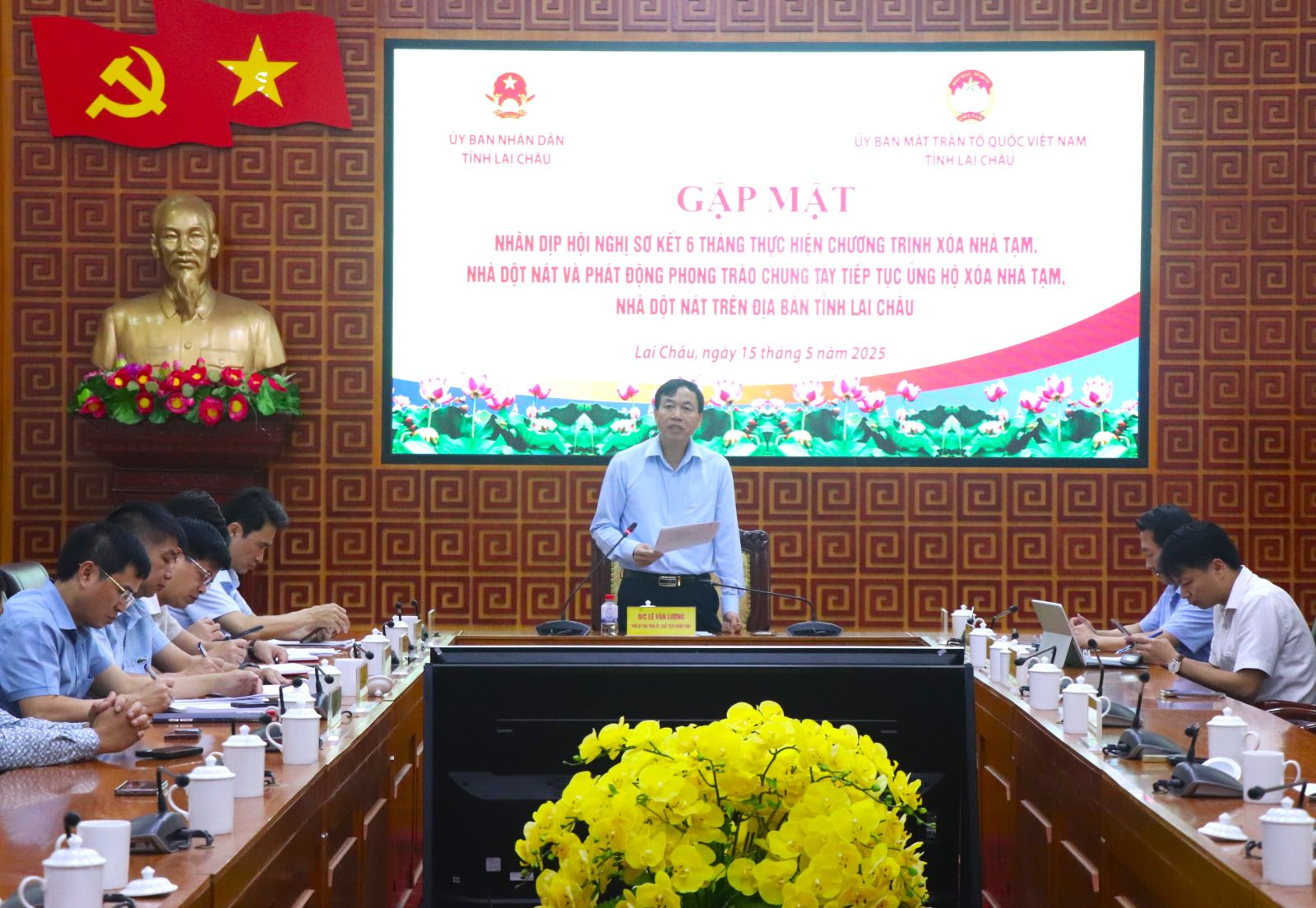 Gặp mặt nhân dịp Hội nghị sơ kết 6 tháng thực hiện Chương trình xóa nhà tạm, nhà dột nát và phát động phong trào chung tay tiếp tục ủng hộ xóa nhà tạm, nhà dột nát trên địa bàn tỉnh Lai Châu