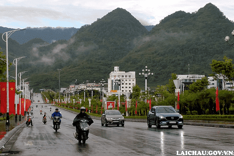 Cảnh báo dông, tố, lốc, sét, mưa đá và mưa lớn cục bộ trên phạm vi tỉnh Lai Châu