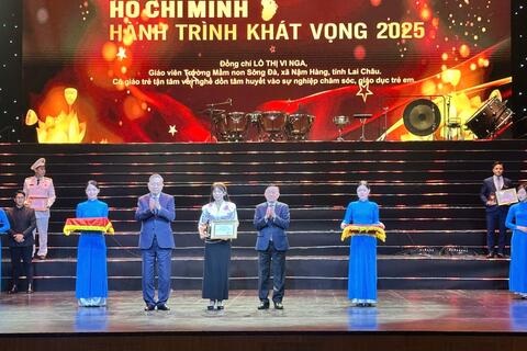 Tôn vinh các điển hình tiêu biểu toàn quốc tại chương trình “Hồ Chí Minh - Hành trình khát vọng 2025”