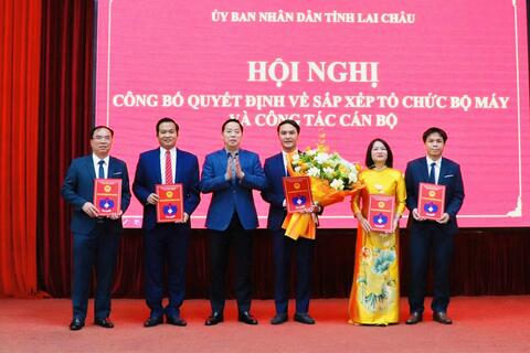 UBND tỉnh Lai Châu: Công bố các quyết định về sắp xếp tổ chức bộ máy và công tác cán bộ