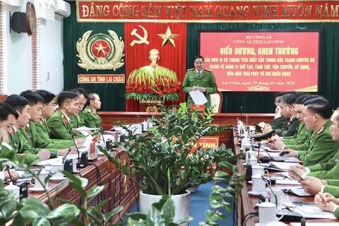 Công an tỉnh Lai Châu: Biểu dương, khen thưởng các đơn vị có thành tích xuất sắc trong đấu tranh Chuyên án 0126K về hành vi chế tạo, tàng trữ, vận chuyển, sử dụng, mua bán trái phép vũ khí quân dụng
