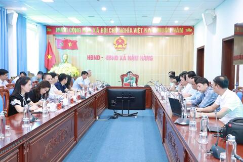 Phó Chủ tịch UBND tỉnh Giàng A Tính kiểm tra tình hình thực hiện các dự án hạ tầng kỹ thuật tại xã Nậm Hàng